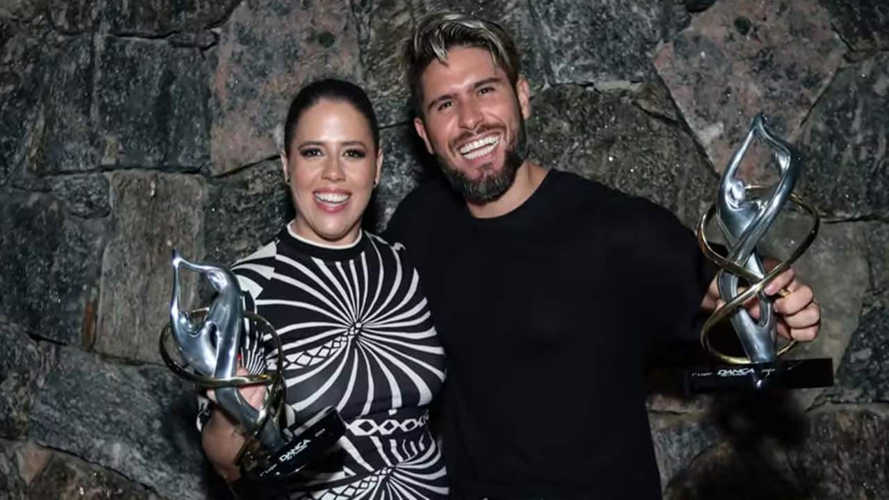 Tati Machado e Diego Maia posando na festa de Luciano Huck