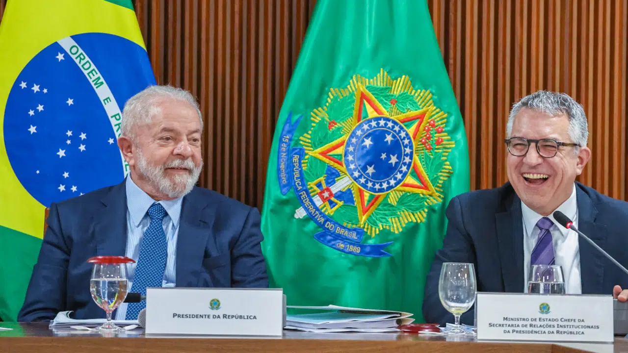 Presidente Lula com o ministro de Relações Institucionais, Alexandre Padilha