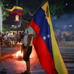 Venezuelanos protestando depois da divulgação dos resultados das eleições