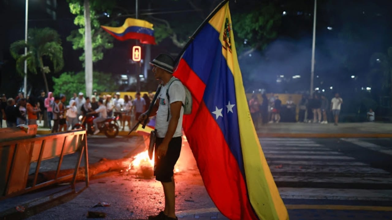 Venezuelanos protestando depois da divulgação dos resultados das eleições