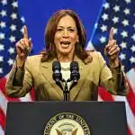 A vice-presidente Kamala Harris fala durante um evento