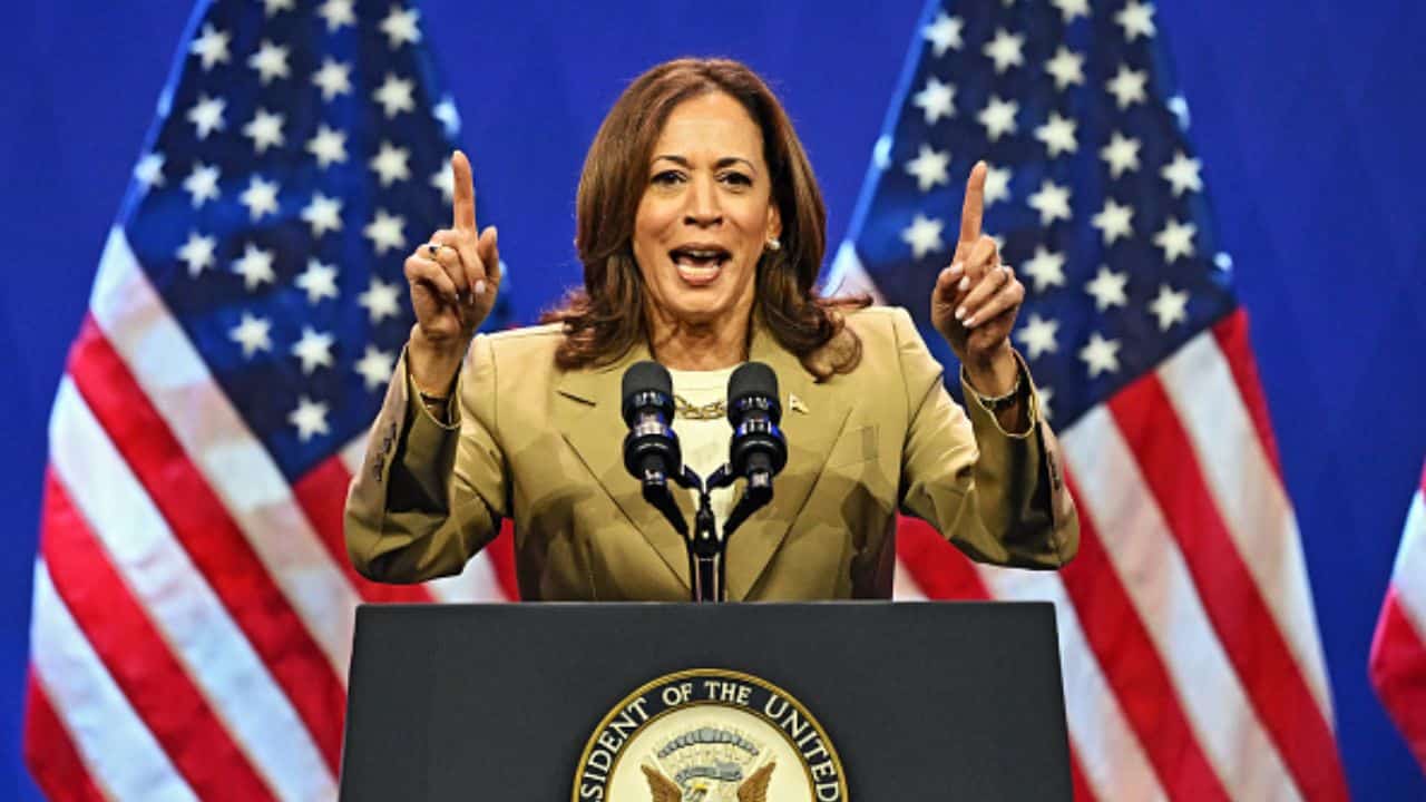 A vice-presidente Kamala Harris fala durante um evento