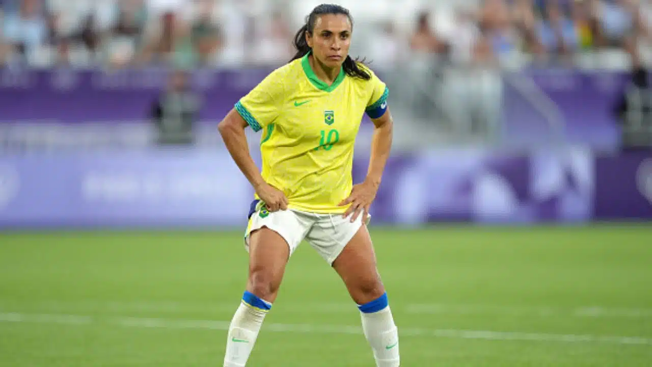 Marta durante jogo do Brasil contra a Nigéria, nas Olimpíadas de Paris