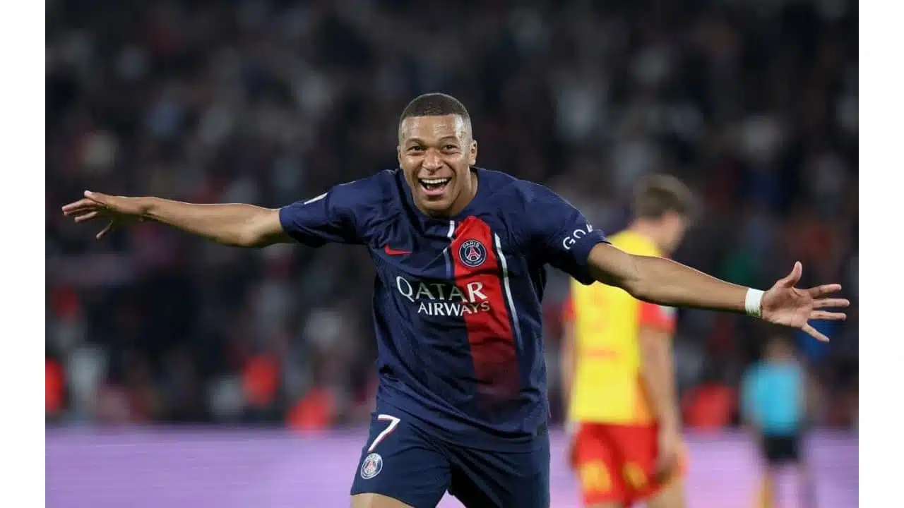 Mbappé jogando pelo PSG