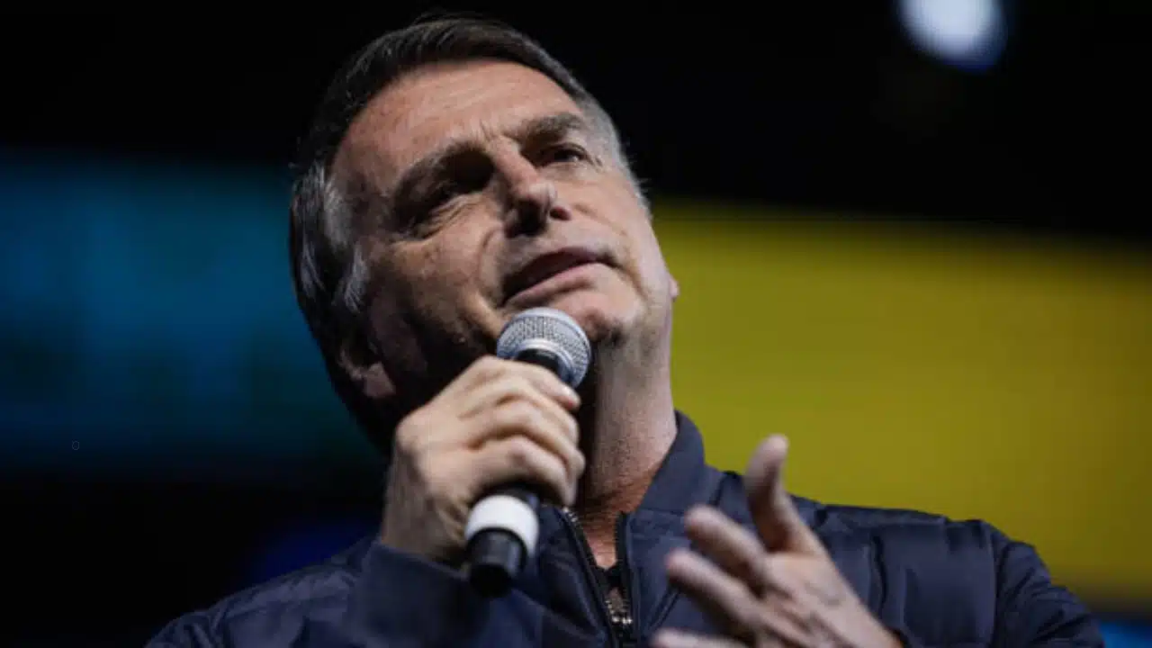 Defesa de Bolsonaro pede arquivamento em caso das joias