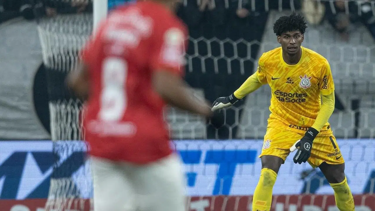 Goleiro emprestado pelo time rbro-negro está sendo cotado pelo Corinthians