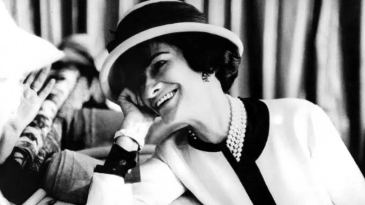 Conheça as frases marcantes de Coco Chanel para celebrar seu aniversário