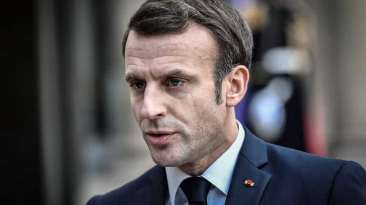 Macron destaca a necessidade de consenso político enquanto lida com uma França fragmentada e alianças internacionais.