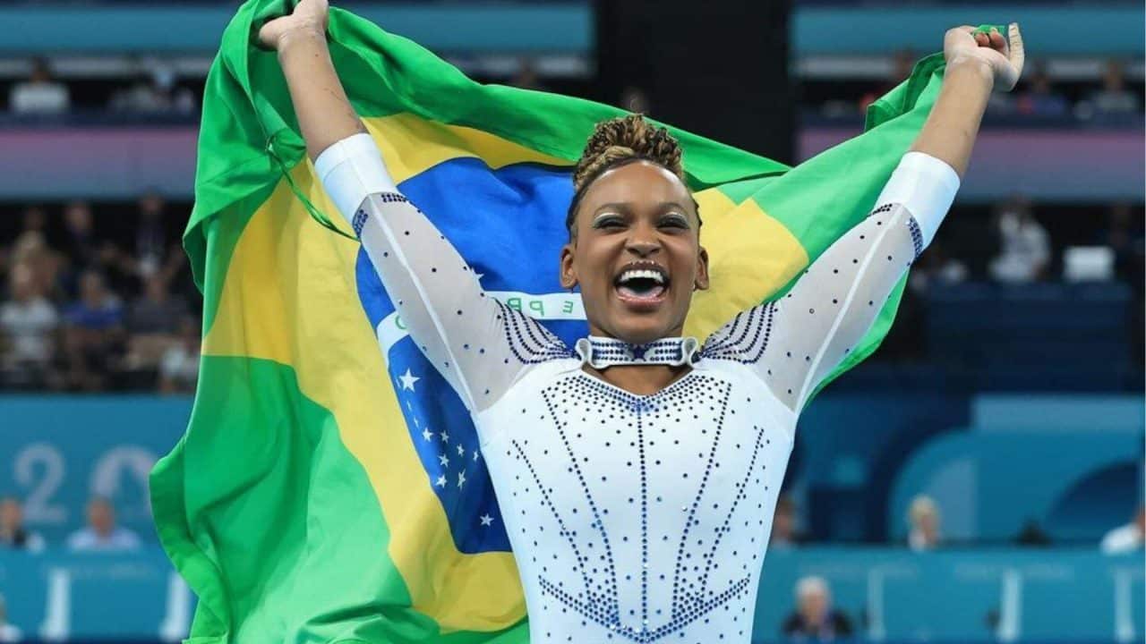 Rebeca Andrade após ganhar ouro no solo