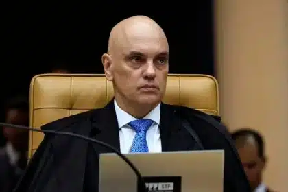 Ministro do STF, Alexandre de Moraes sentado