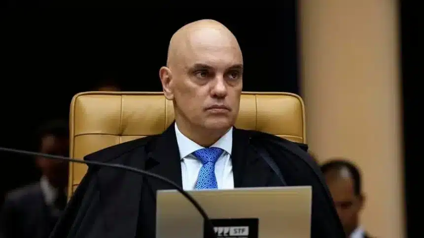 Ministro do STF, Alexandre de Moraes sentado