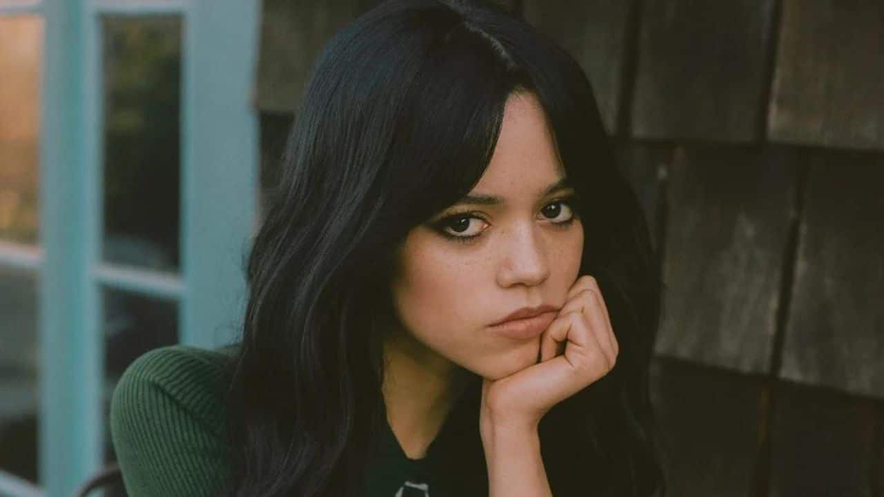 Jenna Ortega conta que abandonou o X após ver conteúdos sexuais falsos com sua imagem