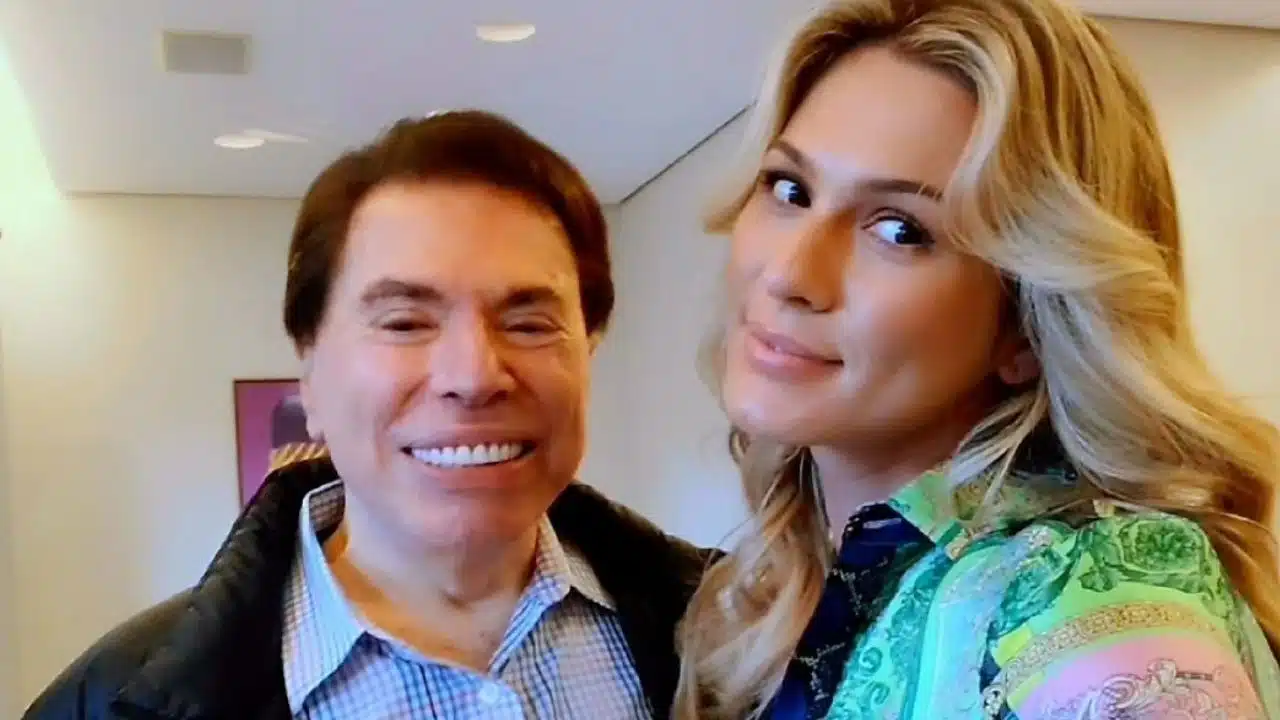 Lívia Andrade e Silvio Santos