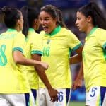 Foto Destaque: Jogadoras do Brasil na vibração pela vaga na grande decisão (Reprodução/Instagram/@selecaofemininadefutebol)