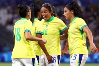 Foto Destaque: Jogadoras do Brasil na vibração pela vaga na grande decisão (Reprodução/Instagram/@selecaofemininadefutebol)