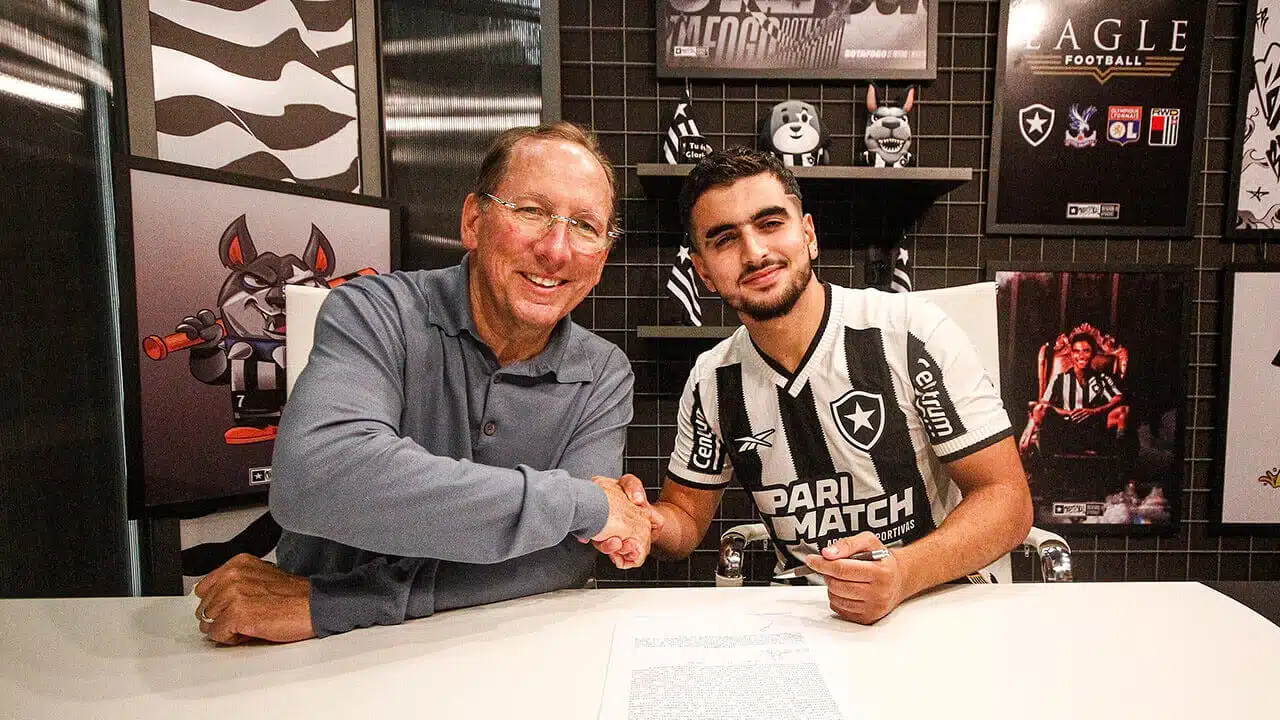 Botafogo anuncia contratação do francês Momo El Arouch