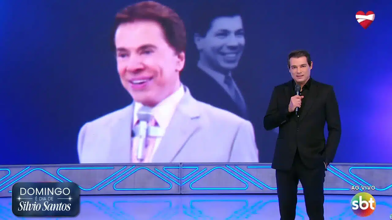 Celso Portiolli mostra vaga de Silvio Santos em homenagem ao criador do SBT