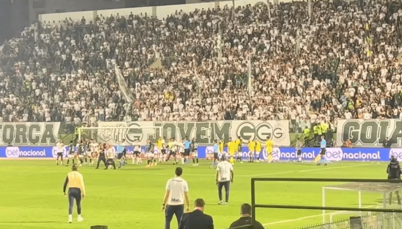 confusão no jogo entre goias e são paulo