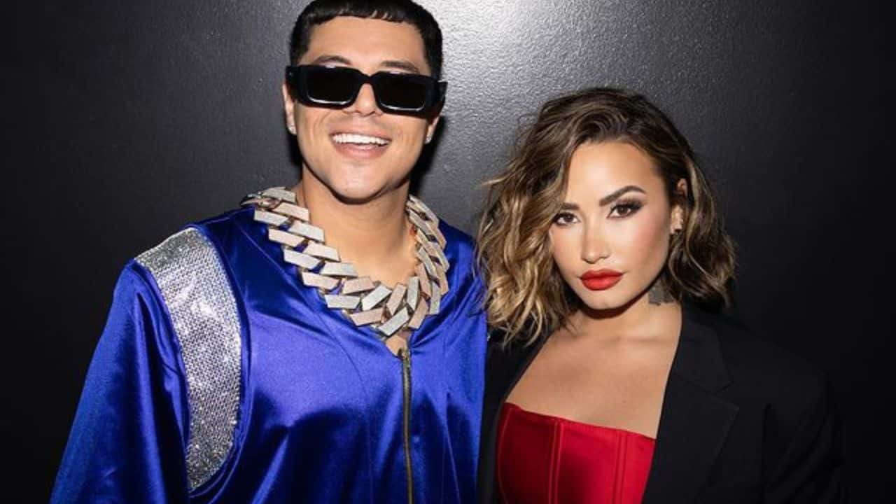 Demi Lovato com Eduin Caz, do Grupo Firme