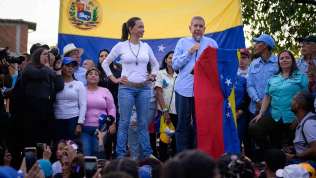 Marina Corina e Edmundo González, lideres da oposição venezuelana durante evento