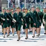 Militares femininas participando de um evento de exercito