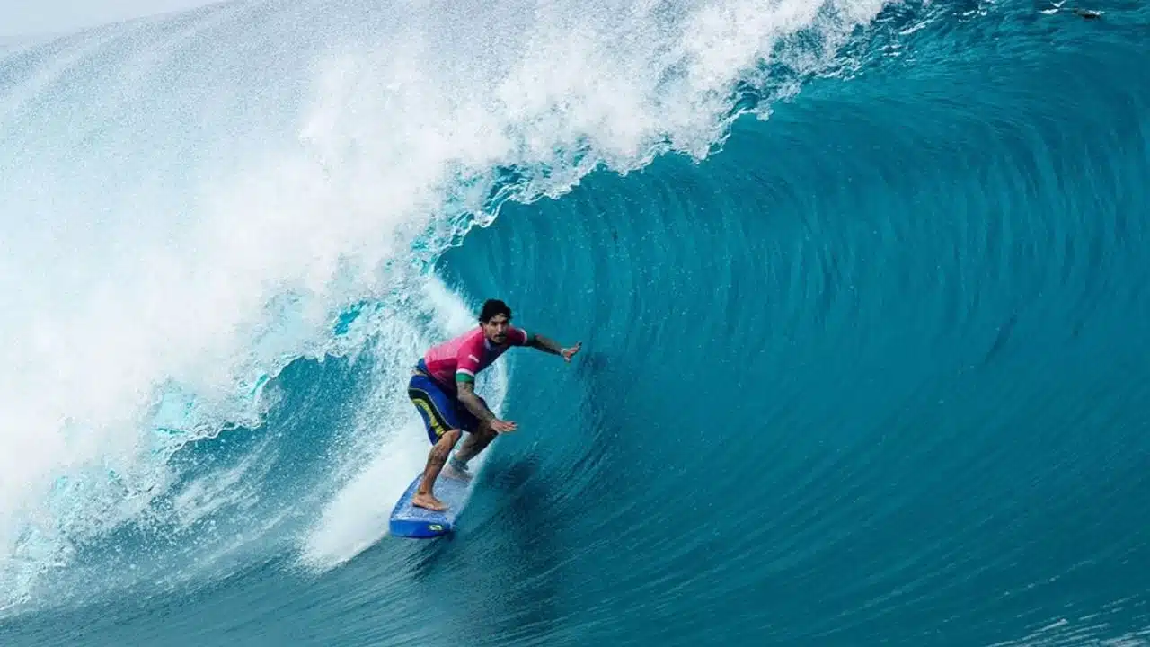 Gabriel Medina durante bateria nas quartas de final