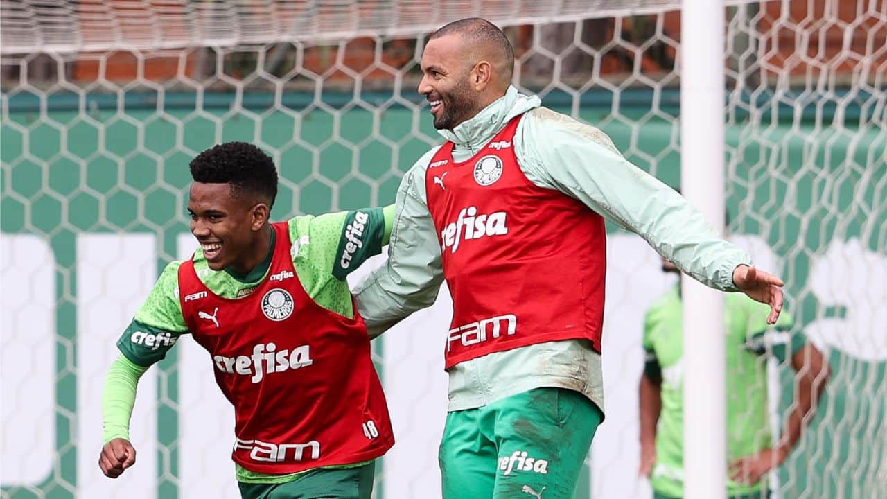 Estêvão e Weverton no último treino na Academia de Futebol antes de embarcarem para o Rio de Janeiro