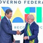 Ministro da Fazenda celebra a aprovação do projeto que prevê a retirada gradual da desoneração, destacando a importância da estabilidade fiscal para o futuro do país.