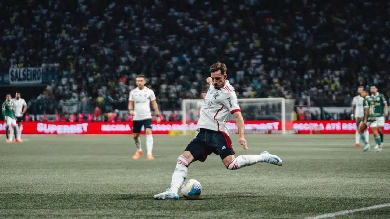 Matías Viña durante jogo do Flamengo