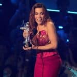 Anitta chega à Guarulhos após ganhar prêmio no VMAs