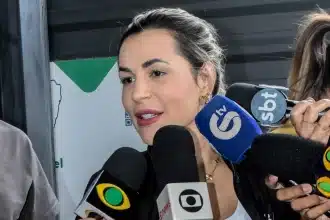 Após-ida-ao-Fórum-de-Recife_-Deolane-Bezerra-profere-sua-inocência-à-imprensa