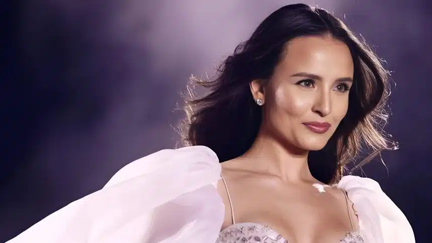 Larissa Manoela na passarela da L'Oréal Paris em 2024