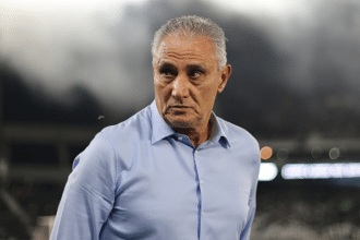 Técnico Tite discute com jornalistas após eliminação da Libertadores