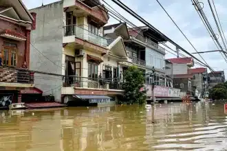 O tufão Yagi, rebaixado para depressão tropical no último domingo, devastou regiões do Vietnã, China e Filipinas, deixando dezenas de mortos e centenas de desaparecidos.