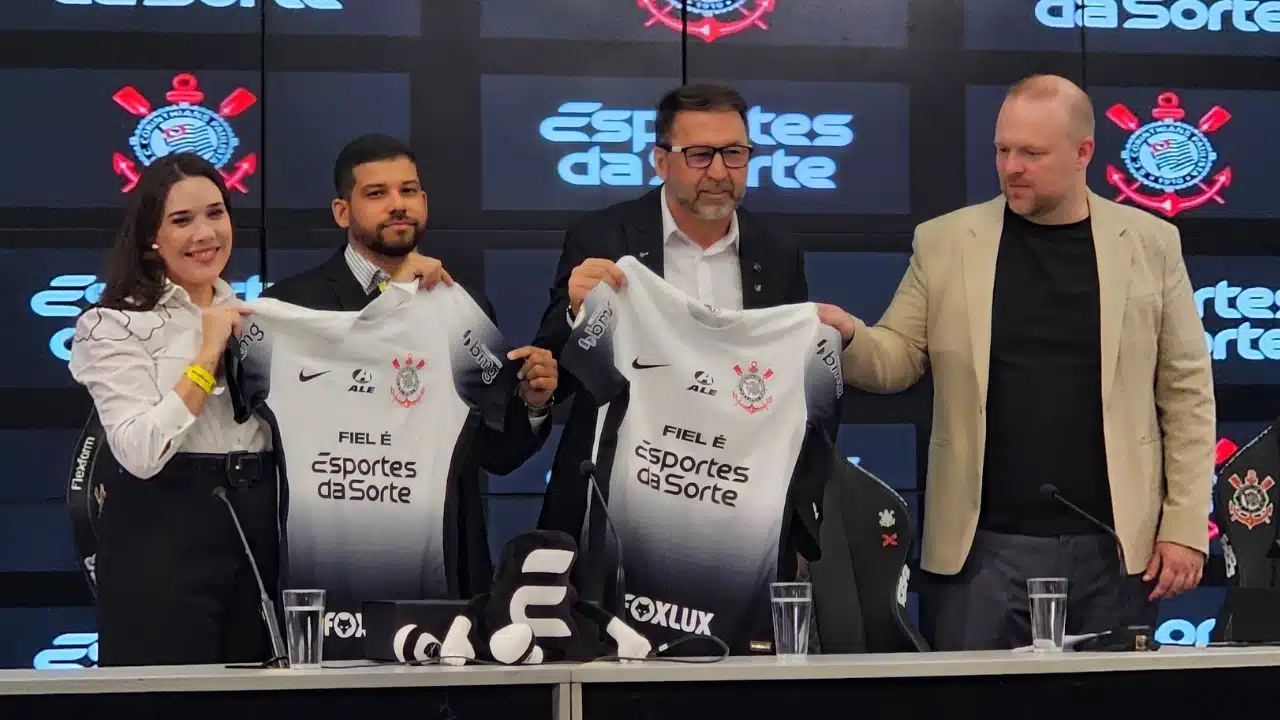 Corinthians busca seguro financeiro caso rescinda com a patrocinadora