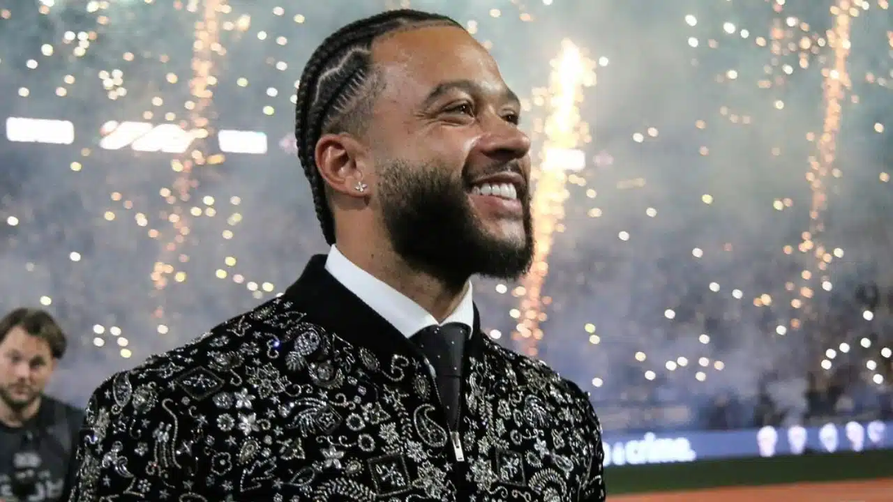 Chegada de Memphis Depay, novo reforço do Corinthians levou a loucura mais de 45 mil torcedores que lotaram a Neo Qímica Arena nesta quarta-feira (11)