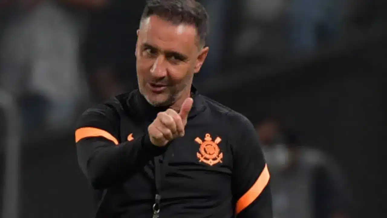 Técnico Vitor Pereira em Jogo do Corinthians