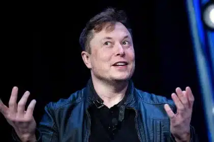 Foto destaque: Elon Musk (Reprodução: Foto/BRENDAN SMIALOWSKI)