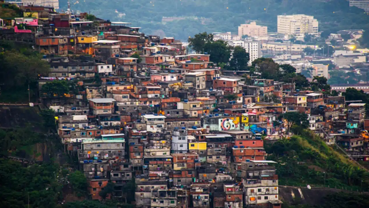 Crime organizado domina espaços onde vivem mais de 23 milhões de brasileiros