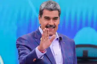 Madura faz anuncio na TV (Reprodução/Facebook/Nicolás Maduro)