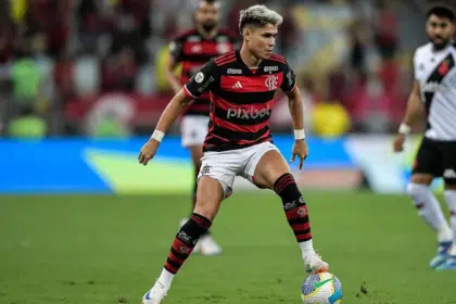 Luiz Araújo desfalca flamengo na libertadores após lesão (Foto: Reprodução/ Instagram/ Thiago Ribeiro/@l.araujo11oficial)