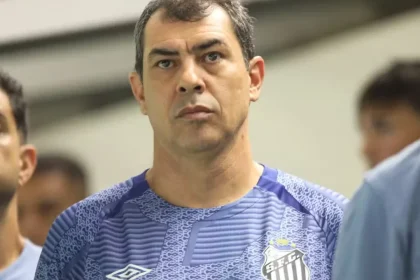 Técnico Fábio Carille se recusa a dar entrevista coletiva após vitória do Santos