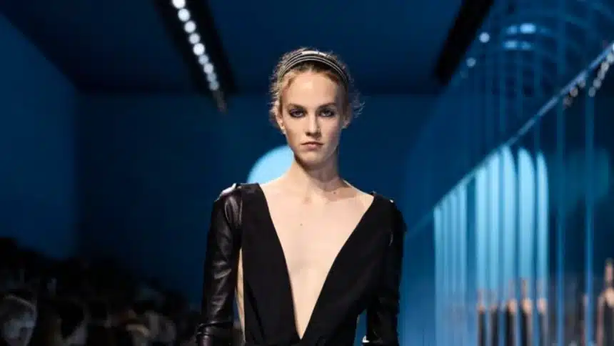 Foto destaque: Dior na Paris Fashion Week Verão 2025 (Foto: divulgação/dior)