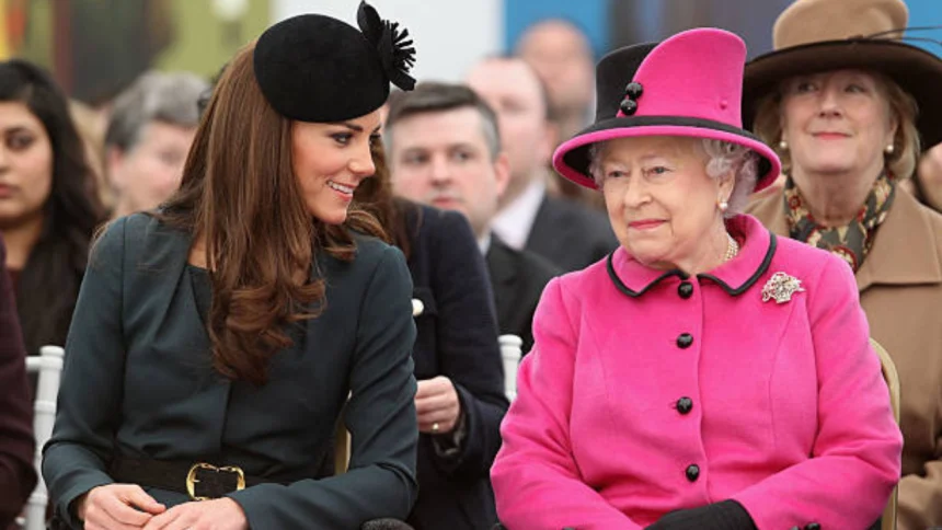 Rainha Elizabeth II e Kate Middleton