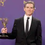 Foto destaque: Billy Crudup com o prémio de Melhor Ator Coadjuvante (Foto: Frazer Harrison/Getty Images Ended)