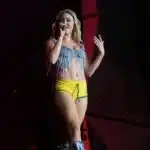 Zara Larsson passeio pelo Rio e é flagrada por papparazzi