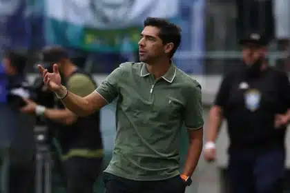 Abel Ferreira no último jogo do Palmeiras contra o Criciúma, válido pelo Campeonato Brasileiro