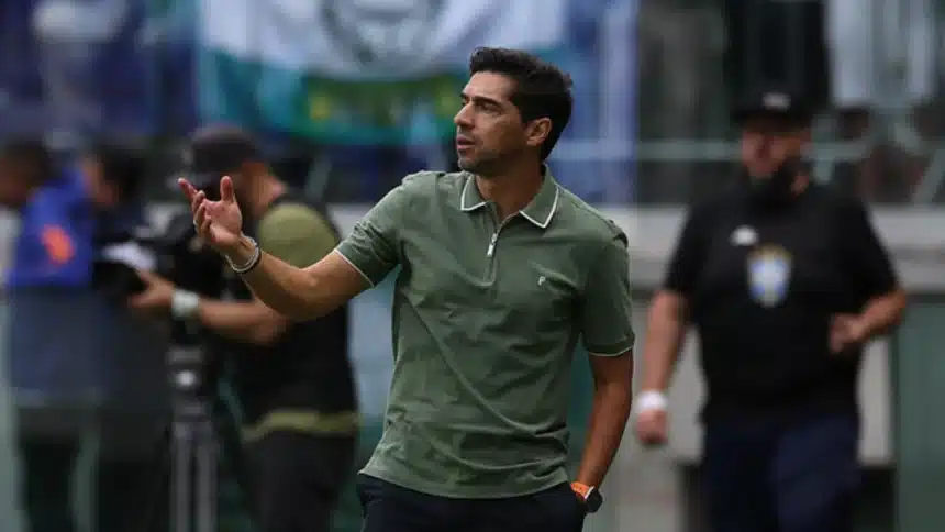 Abel Ferreira no último jogo do Palmeiras contra o Criciúma, válido pelo Campeonato Brasileiro