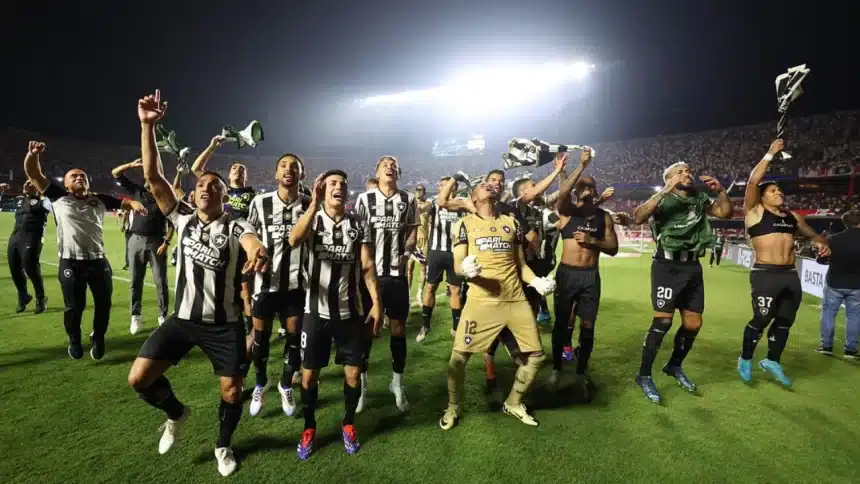 Jogadores do Botafogo comemorando vaga na semifinal da Libertadores