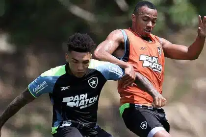 Igor Jesus e Marlon Freitas em treino do Botafogo